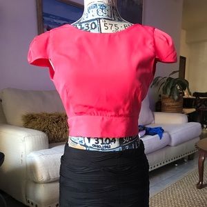 Red crop top open back Small